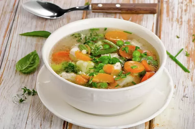 Soupe aux légumes pendant la perte de poids